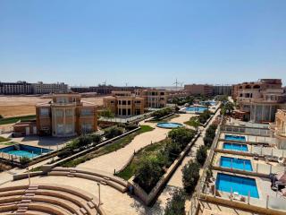 Luxurious Apartment in Selena Bay - Private Beach, 5 Pools and Kite Surfing - 2