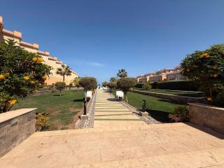 Luxurious Apartment in Selena Bay - Private Beach, 5 Pools and Kite Surfing - 3