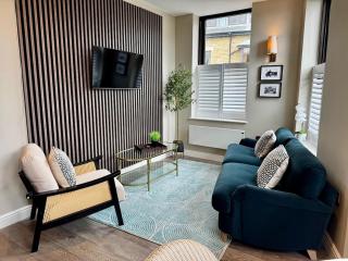 Central 2-Bed Apartment with Balcony & Parking - 9