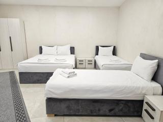 Ornament Hotel and Apartments - 8