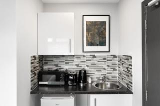 Comfy Room and Parking Fast Access to Central London - 3