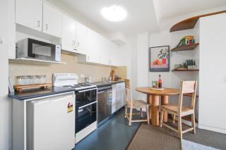Harbourside Studio in Pyrmont with Pool, Gym, Sauna, & Parking spot - 5