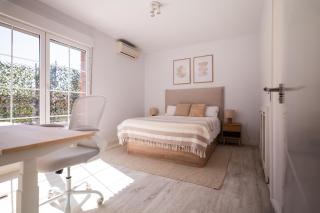 Bright 2BD2BA Apt w Private Terrace - Spacious - 3