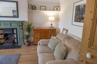 Spacious apartment with views in Freshwater Bay - 2