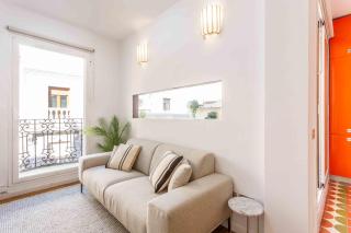 Charming 2BD Apartment with Terrace - 8