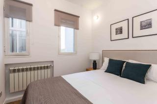 Charming 2BD Apartment with Terrace - 3