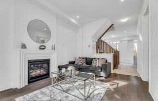 Entire place in Richmond hill Modern Luxury Home - 7