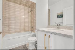 Entire place in Richmond hill Modern Luxury Home - Richmond Hill - 2