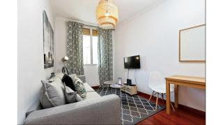 Comfy 1 BR Flat - Bright, Central & Calm - 0