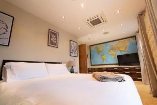 Stunning Swansea Marina beach house with sea views - 5