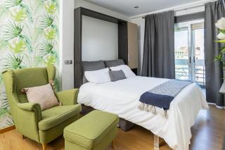 Cozy studio overlooking Pedro Zerolo Square - 9