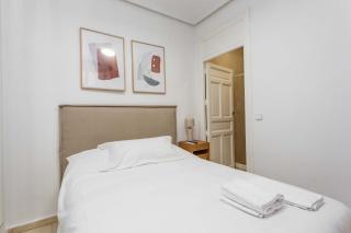 Elegant 2BR2BA Apartment Salamanca District - 8