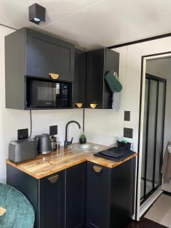 Stacey's Mini Hideaway - 8