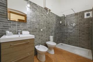 Guest House Virginia's Rooms-Private free Parking and Top Carignano District - 7