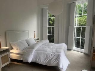 Elegant 2-Bed Flat in Shenfield - 4