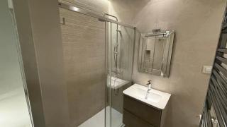 Stylish Haven in Chic Salamanca - 8