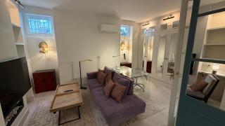 Stylish Haven in Chic Salamanca - 9