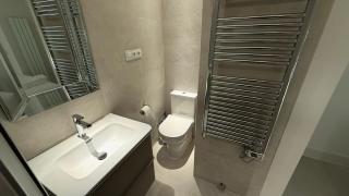 Stylish Haven in Chic Salamanca - 3