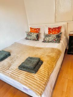 Entire 4 bedrooms Apartment Sleep 8 Central London ZONE1 - 7