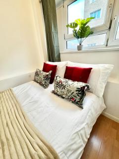 Entire 4 bedrooms Apartment Sleep 8 Central London ZONE1 - 6