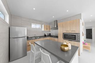 Modern 4BR Villa with Pool Gym & Outdoor Kitchen - 4