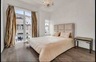 Entire Family Home in Richmond hill with Parking - 7