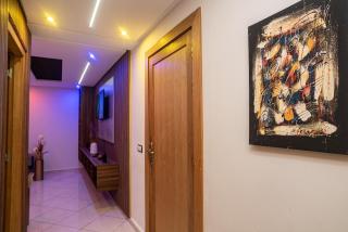 Chic Signature Stay By the Train Station - 9