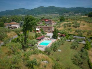 Sandra Spacious Tuscan Villa With Private Pool - 9