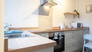 Cosy 2-Bedroom Townhouse - FREE Parking - 1