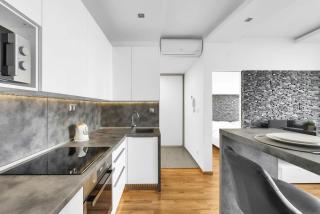 City Bright Apartment with Parking & Balcony - 7