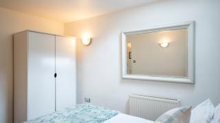 Greenhill Suite - 1BR Apartment, Heart of Town, Parking, Sleeps 3 - 6