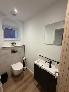 Luxury House, Great Location in Redditch - Contractors - Families - Groups - Relocators - Sleeps 9 - 1