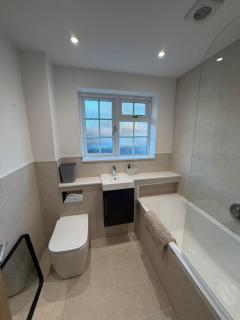 Luxury House, Great Location in Redditch - Contractors - Families - Groups - Relocators - Sleeps 9 - 1