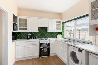 3-Bedroom Home in Stratford - 2