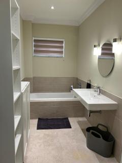 10 mins to Valletta Ta Xbiex Modern Seaside Home - 8