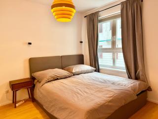 Luxury Stylish Apartment with Free Parking - 4