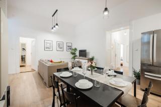 Cozy 4-Bedroom & 3-Bathroom Stay for Groups - 3