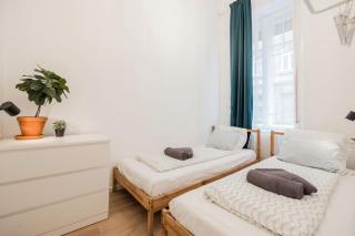 Cozy 4-Bedroom & 3-Bathroom Stay for Groups - 7