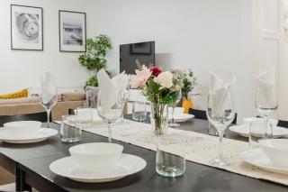 Cozy 4-Bedroom & 3-Bathroom Stay for Groups - 4