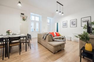 Cozy 4-Bedroom & 3-Bathroom Stay for Groups - 8