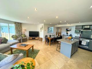 Luxurious 4 Bedroom New England Style Villa - Trewhiddle V12 - 2