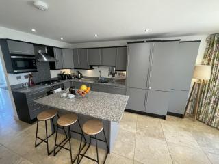 Luxurious 4 Bedroom New England Style Villa - Trewhiddle V12 - 1