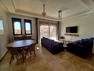 Comfortable poolside apartment near city center - 9