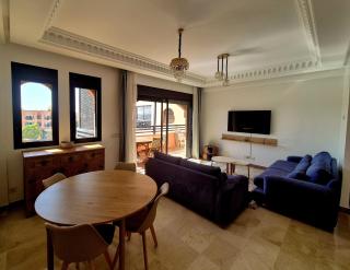 Comfortable poolside apartment near city center - 6