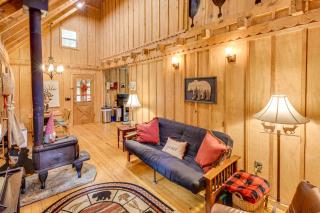 Hike & Fish: Wooded Cabin Near Downtown Helen - 2