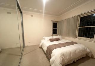 Quiet Guest Room in Burwood - 3