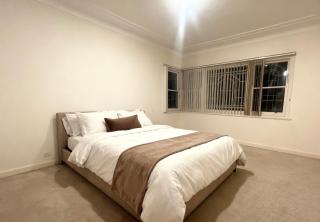 Quiet Guest Room in Burwood - 7