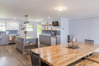 All Seasons Resort with Lake Access - 9