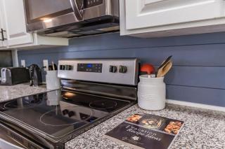 All Seasons Resort with Lake Access - 8