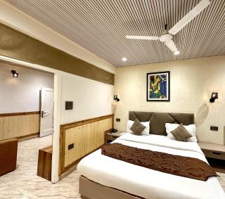 Naini Lake View The- Gwen -Stays Mall Road - Lake View Rooms Types- Prime Location - Best Luxuary Hotel In Nainital - 2